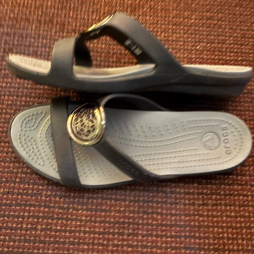 CROCS Womens Gray Dual-Strap Sandals with Silver Medallion - Picture 3 of 7